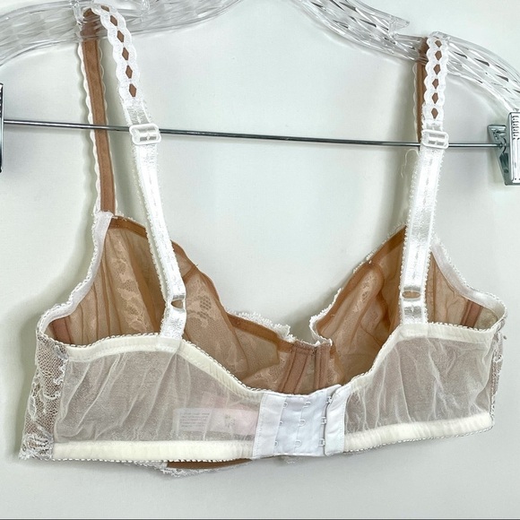 Vintage Victoria Secret White Lace Bra and Throng Panty Lingerie Set Sz 34D/M - Picture 6 of 12